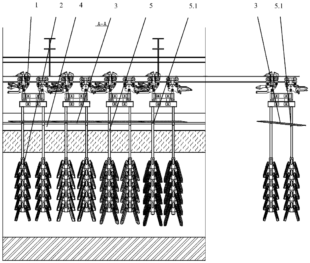 Furnace top sealing structure of suspended type heat treatment furnace