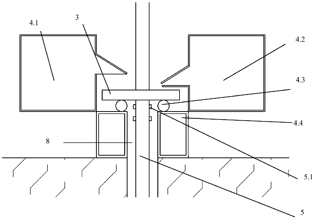 Furnace top sealing structure of suspended type heat treatment furnace