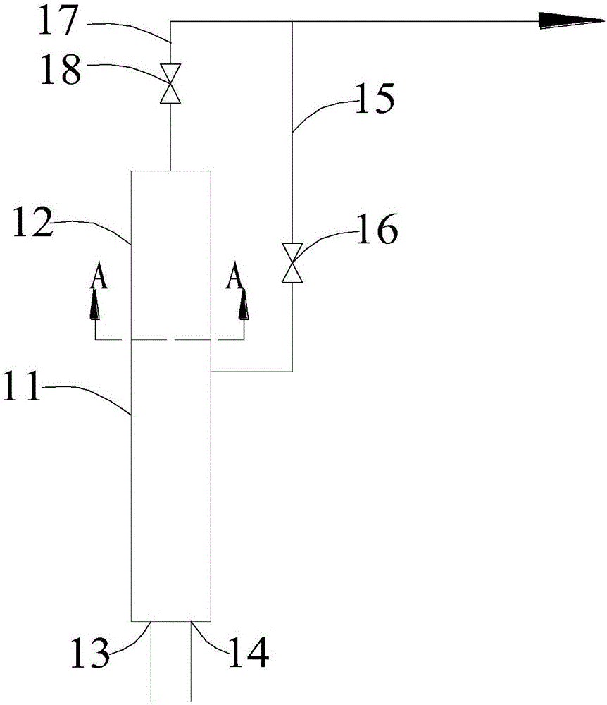Flash device and heat pump device including same