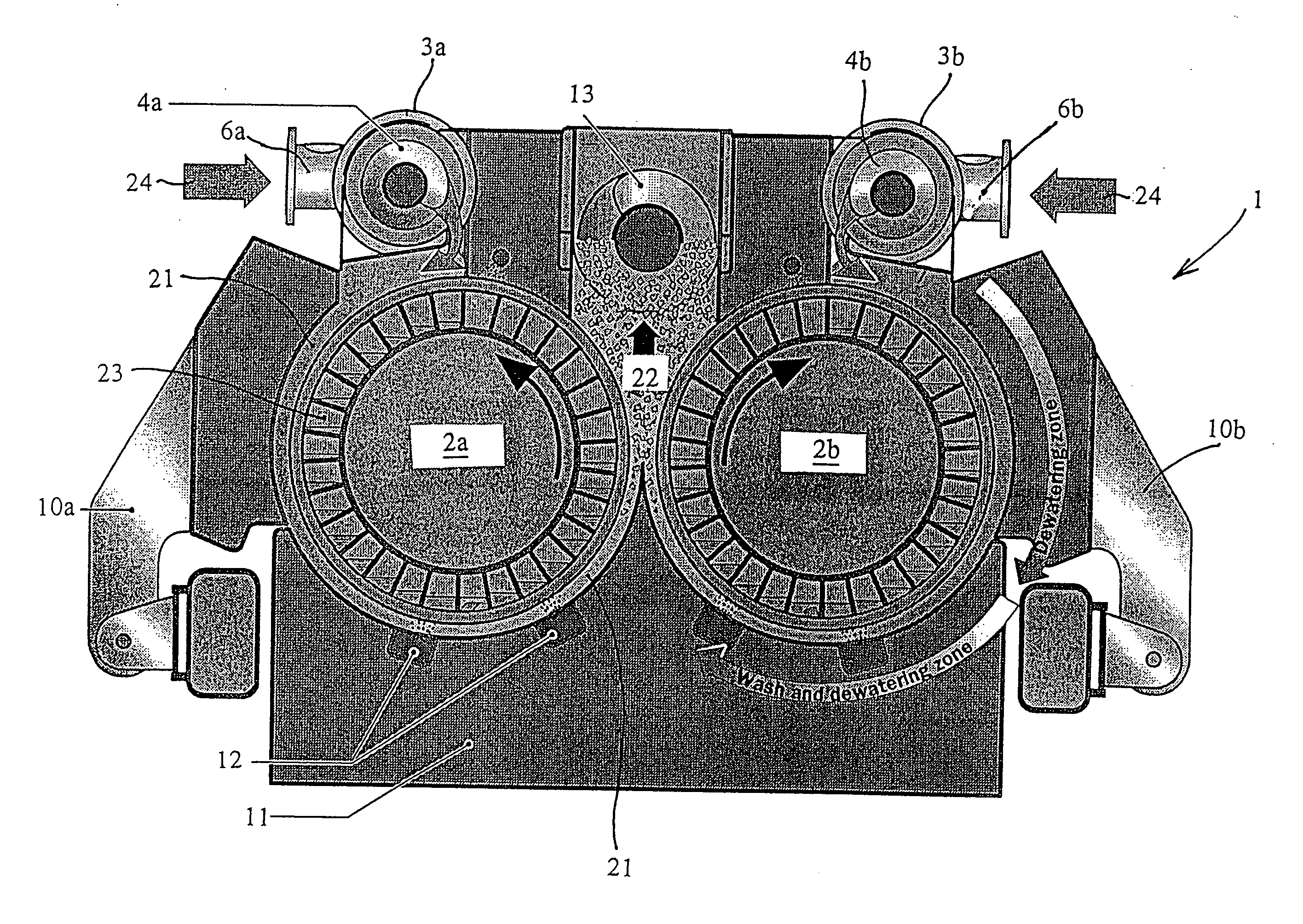 Device for distributing cellulose pulp of low and medium consistency in order to form a uniform pulp web