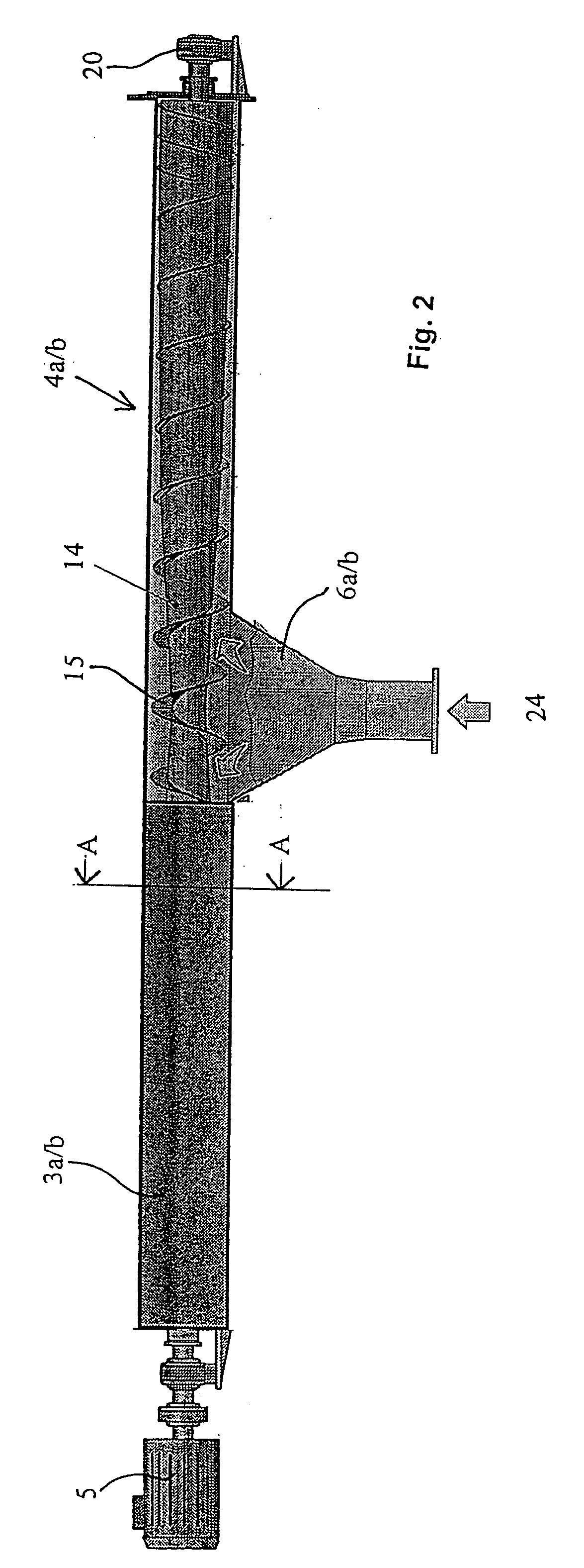 Device for distributing cellulose pulp of low and medium consistency in order to form a uniform pulp web