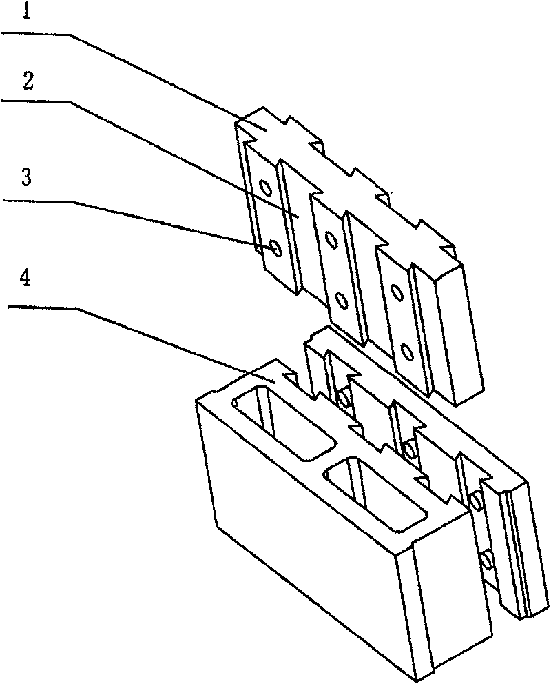 Special synchronous core-building apparatus for processing concrete building block with vertical thermal insulation core layer