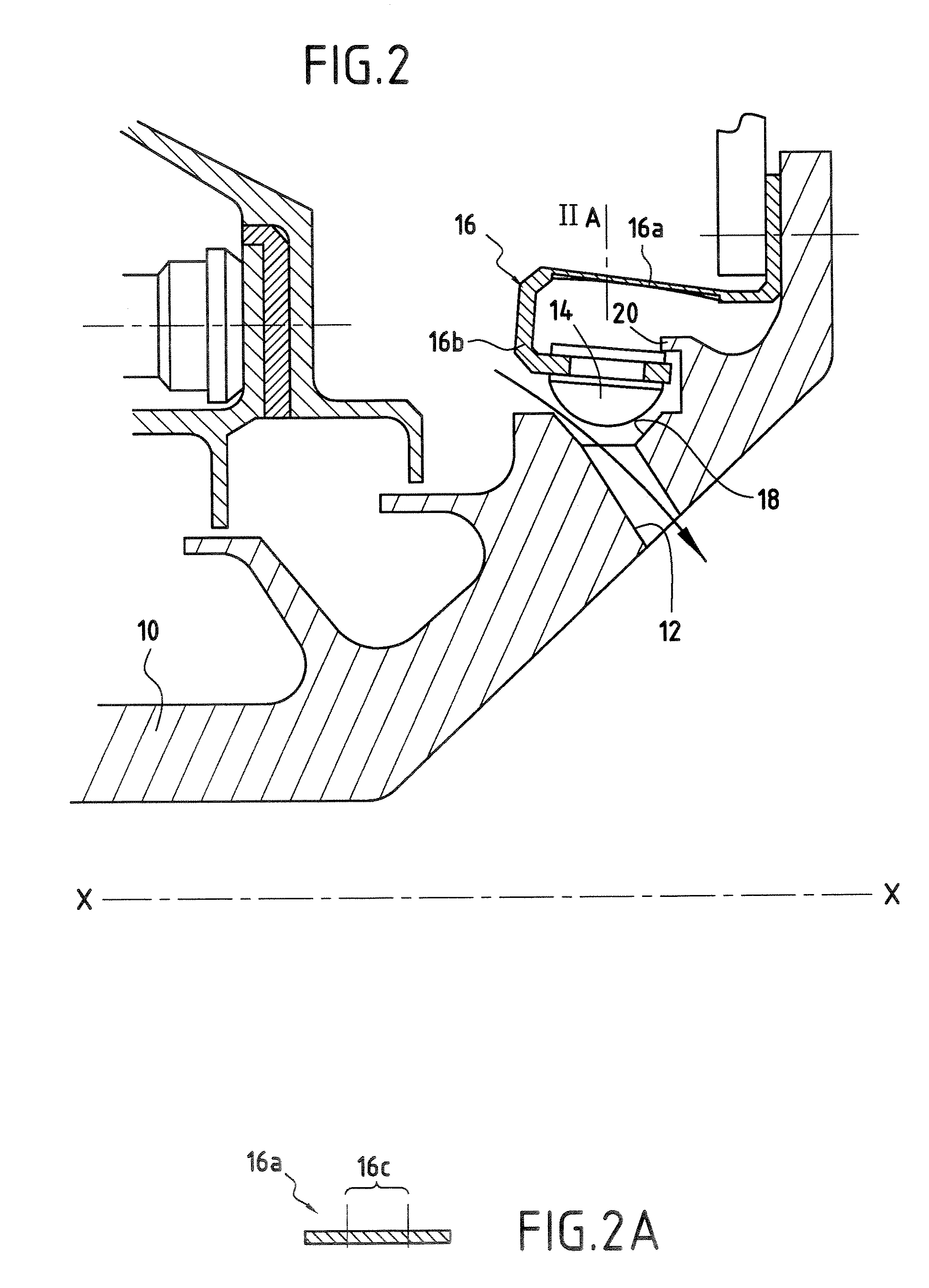 Method of regulating the flow rate of air in a rotary shaft of a turbomachine