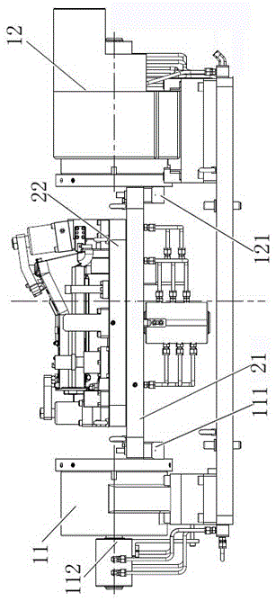 A quasi-five-axis machining center and its machining method