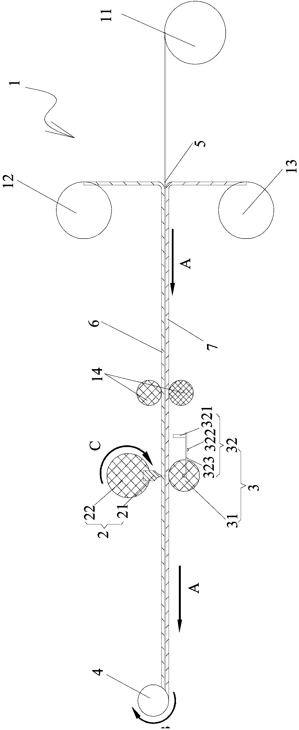 Battery pole piece cutting device and battery pole piece cutting method