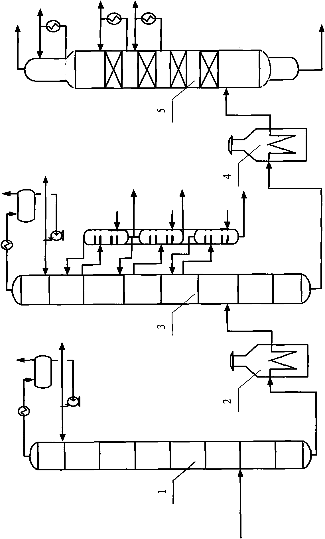 Crude oil distilling method and device for pressure type feeding