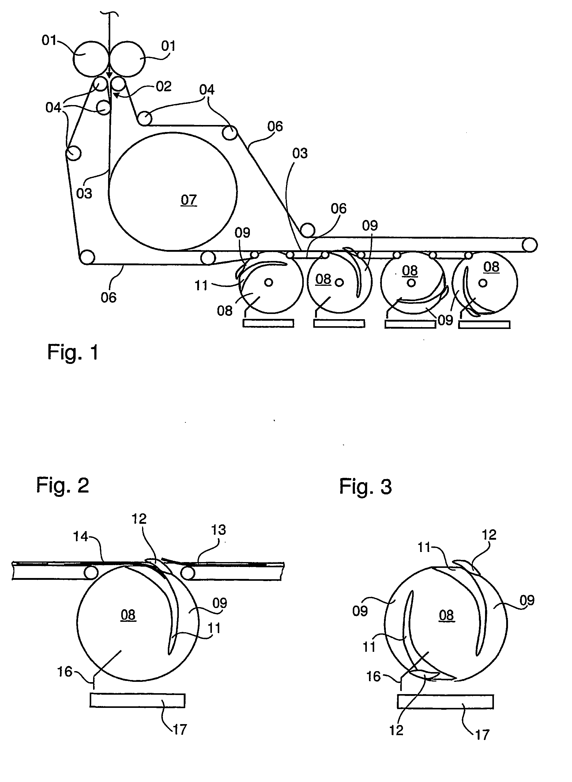 Device for distributing flat articles using a transport system