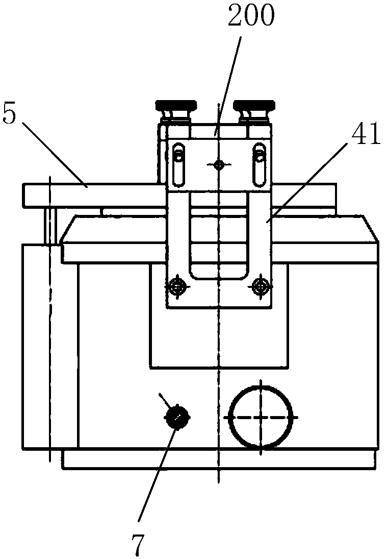 A vertical displacement measuring device and its calibration method