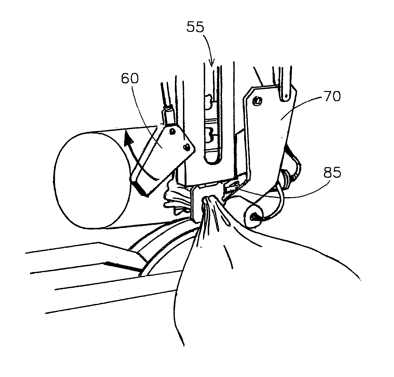 Method of closing a flexible packaging, a device for this purpose and a closed flexible packaging