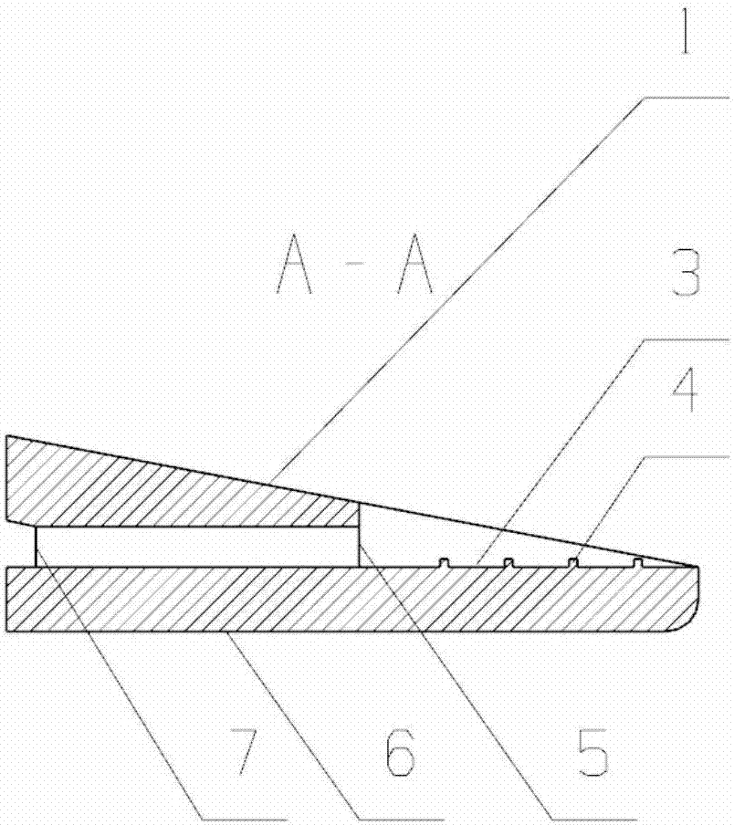 Turbine blade tail edge turbulence half-crack cooling structure with continuous straight ribs