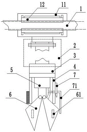 Device for rotationally discharging fermented grains out of cellar