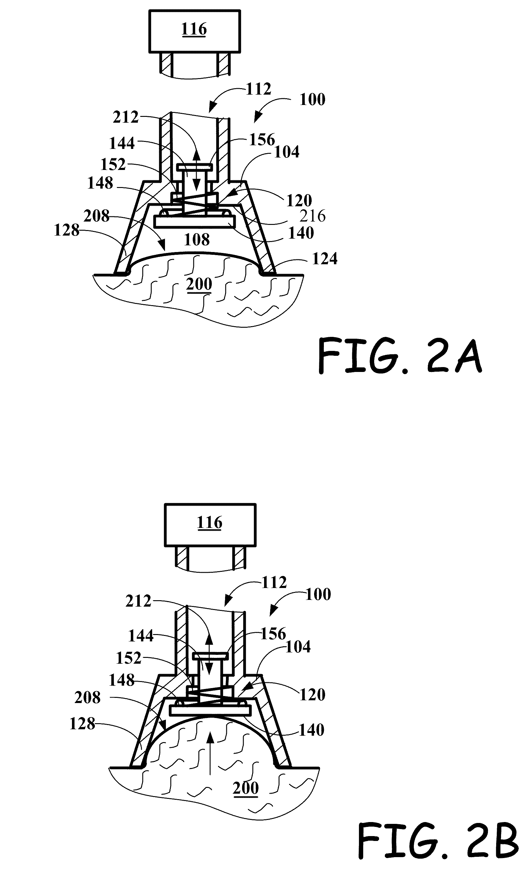 Applicator for skin treatement with automatic regulation of skin protrusion magnitude