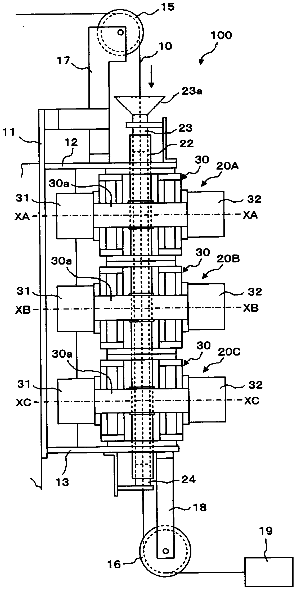 Surface treatment device and surface treatment method for long linear articles