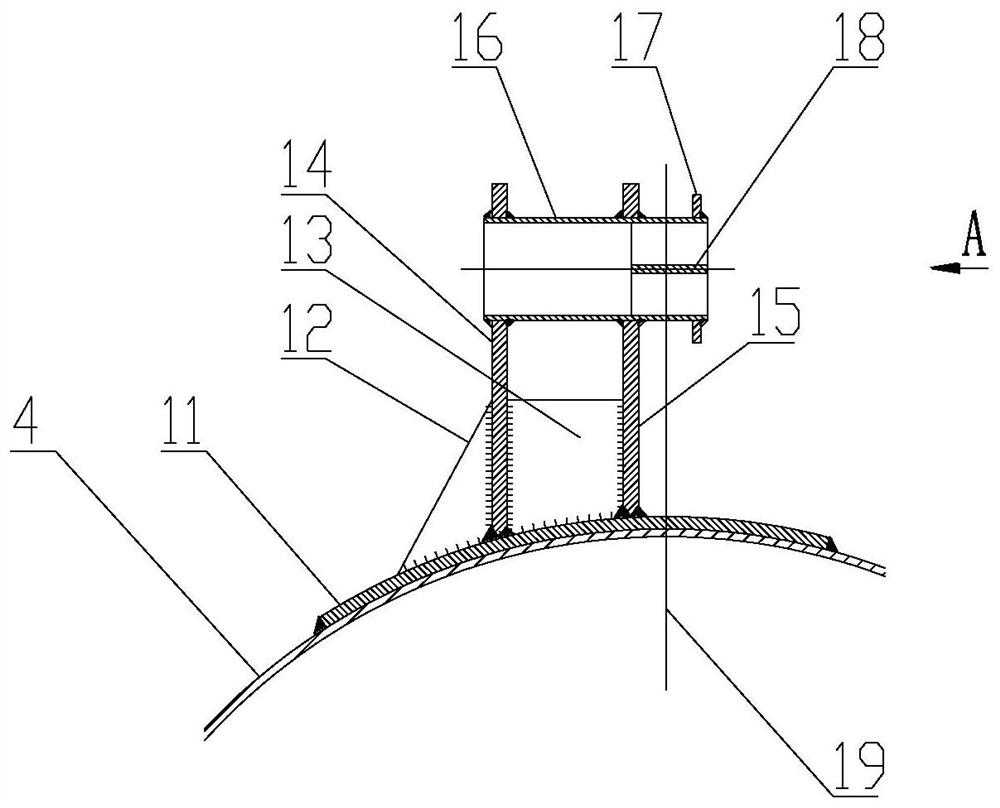 Tail lifting lug structure and construction method suitable for thin-wall slender equipment