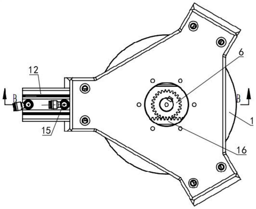 Hub concentric clamping mechanism