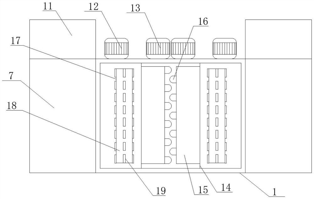 Construction waste cyclic crushing device