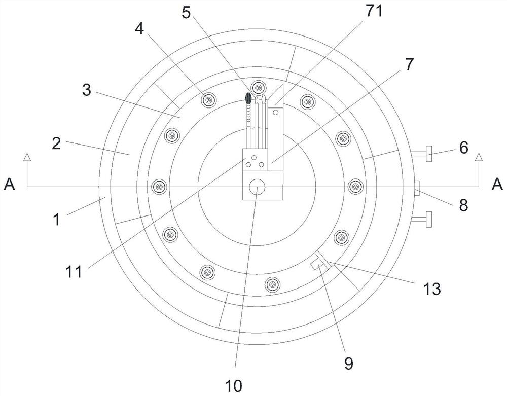 Turntable device capable of quickly breaking ampoule to extract liquid medicine in ICU rescue