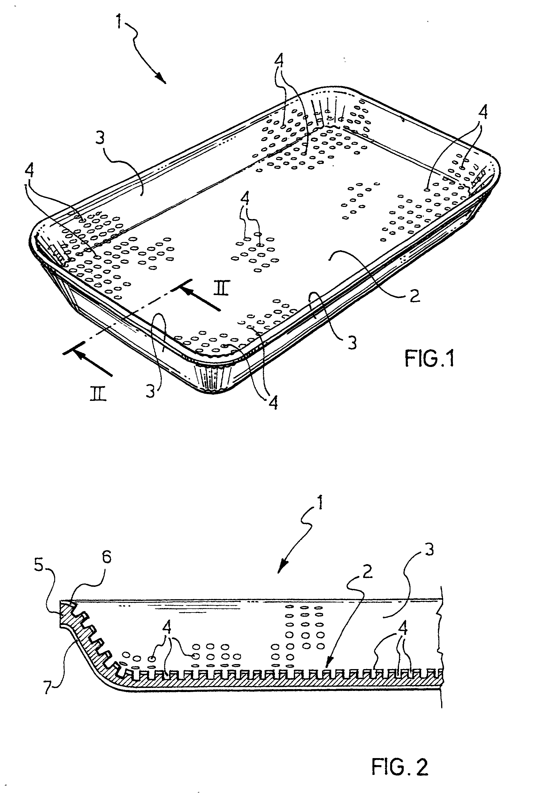 Tray of thermoplastic material for the packaging of foodstuffs which tend to release bad smelling volatile substances