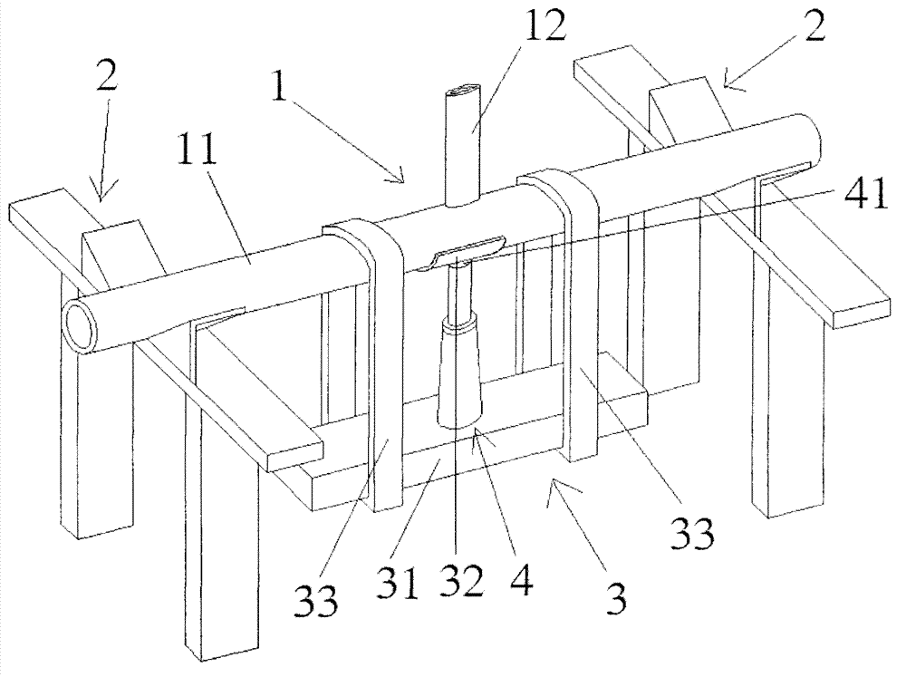 Method of assembling main pipe and branch pipe of welded pipeline and tooling used for assembling and welding