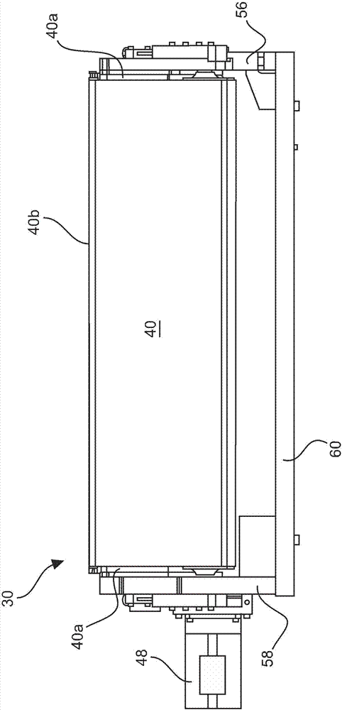 Suction conveyor device for transporting flat items