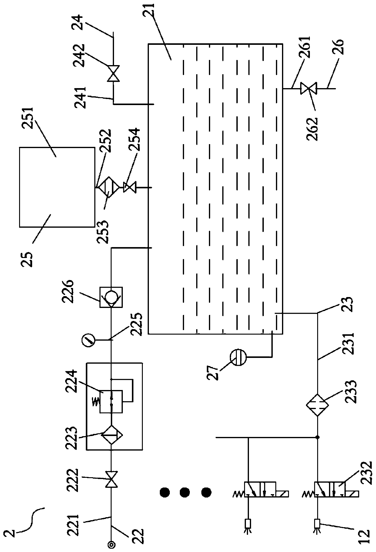 Oil spraying device of fireproofing material pressing machine mold