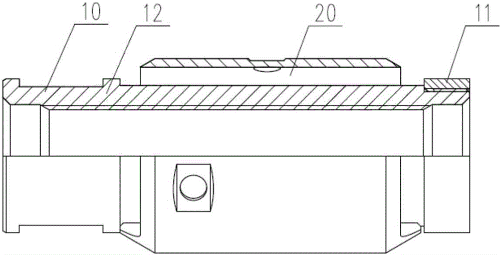 Sucker rod centering device with built-in oil guide channels
