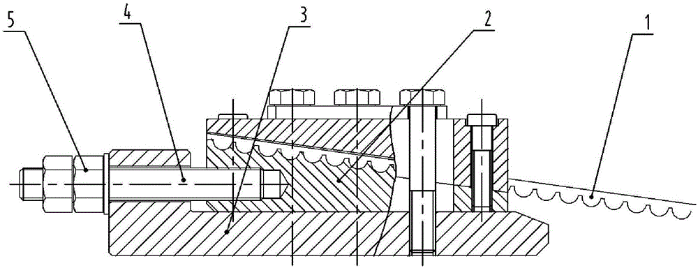Toothed belt pre-tightening device and method