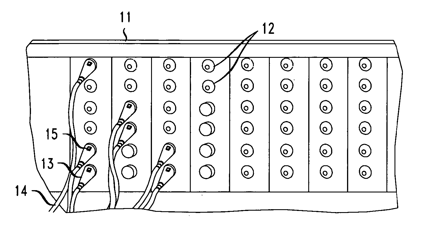 Patch panel cover mounted antenna grid for use in the automatic determination of network cable connections using RFID tags