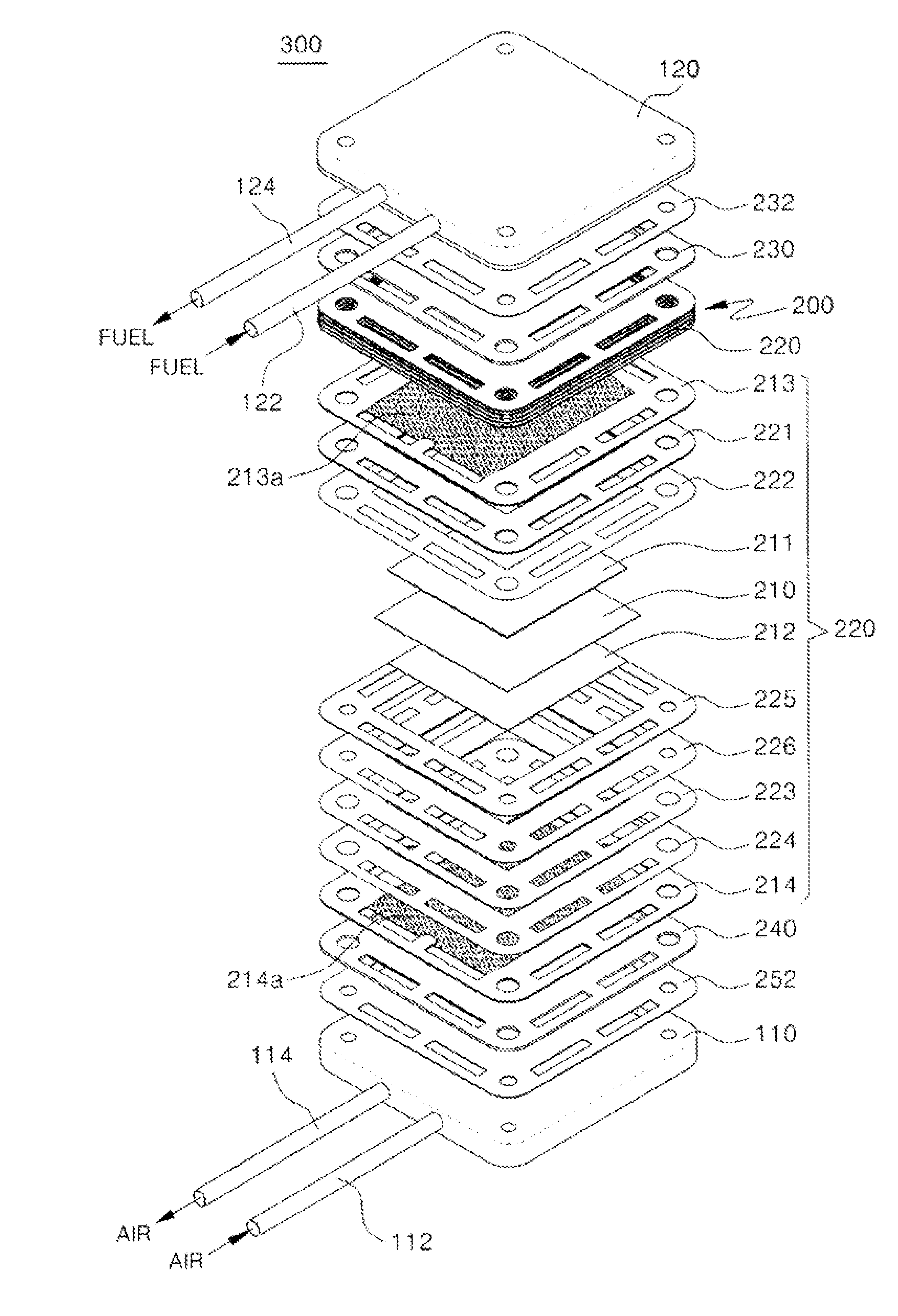 Solid oxide fuel cell stack with uniform flow distribution structure and metal sealing member