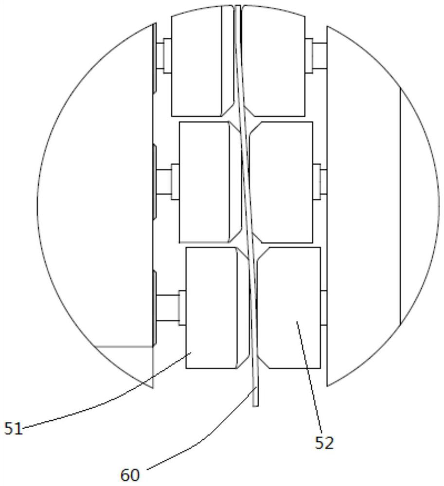 Multi-pressure-head flexible composite leveling mechanism for thin plate and method for leveling memory thin plate