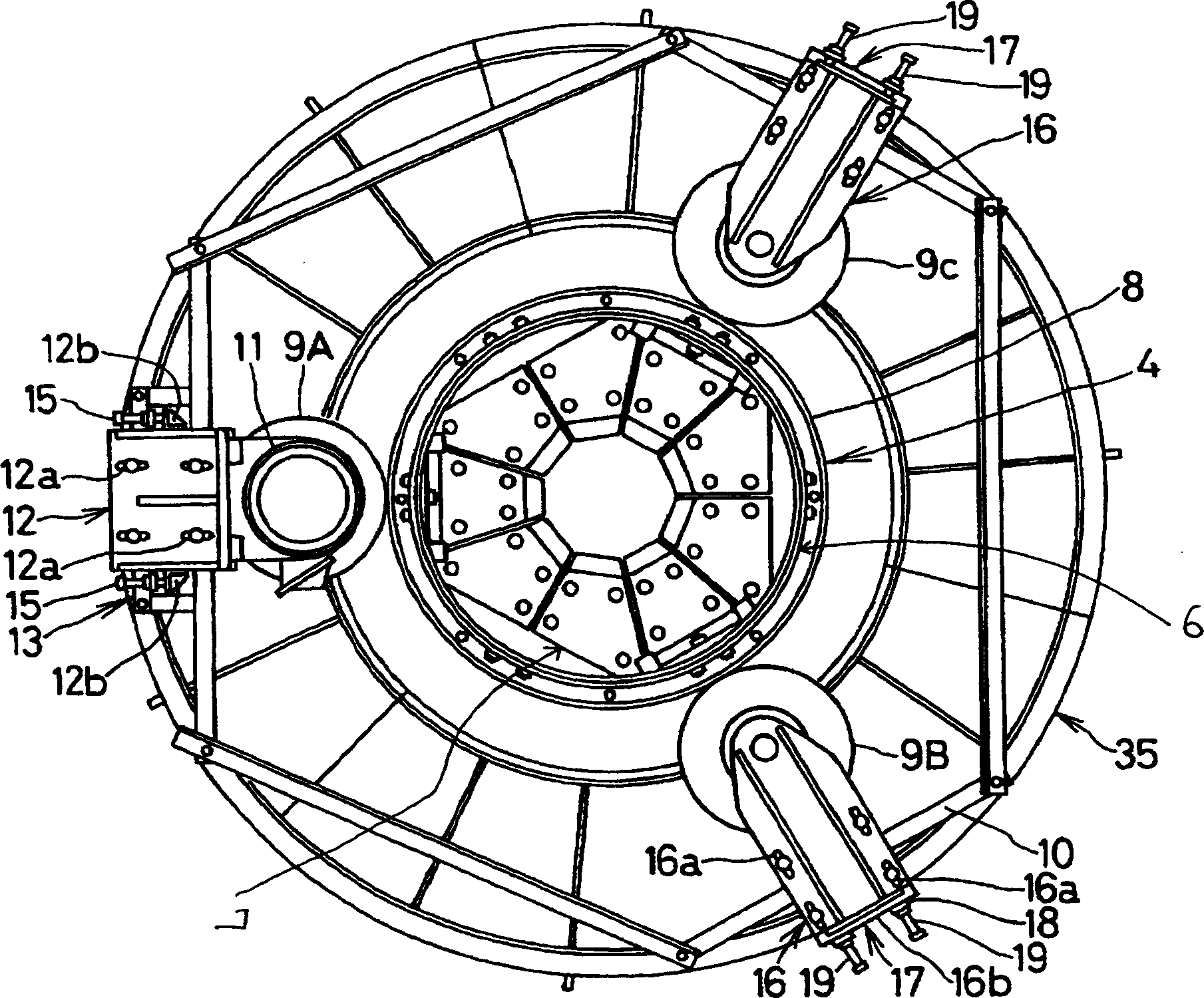 Rotary crusher and running method of raw material supply device used therein