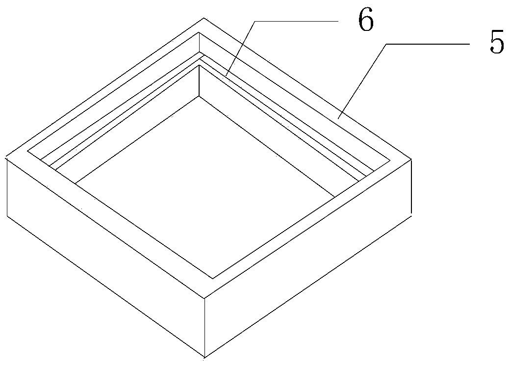 Chinese bee feeding device with possibility of traditional feeding and movable-frame nectar fetching for many times and keeping method