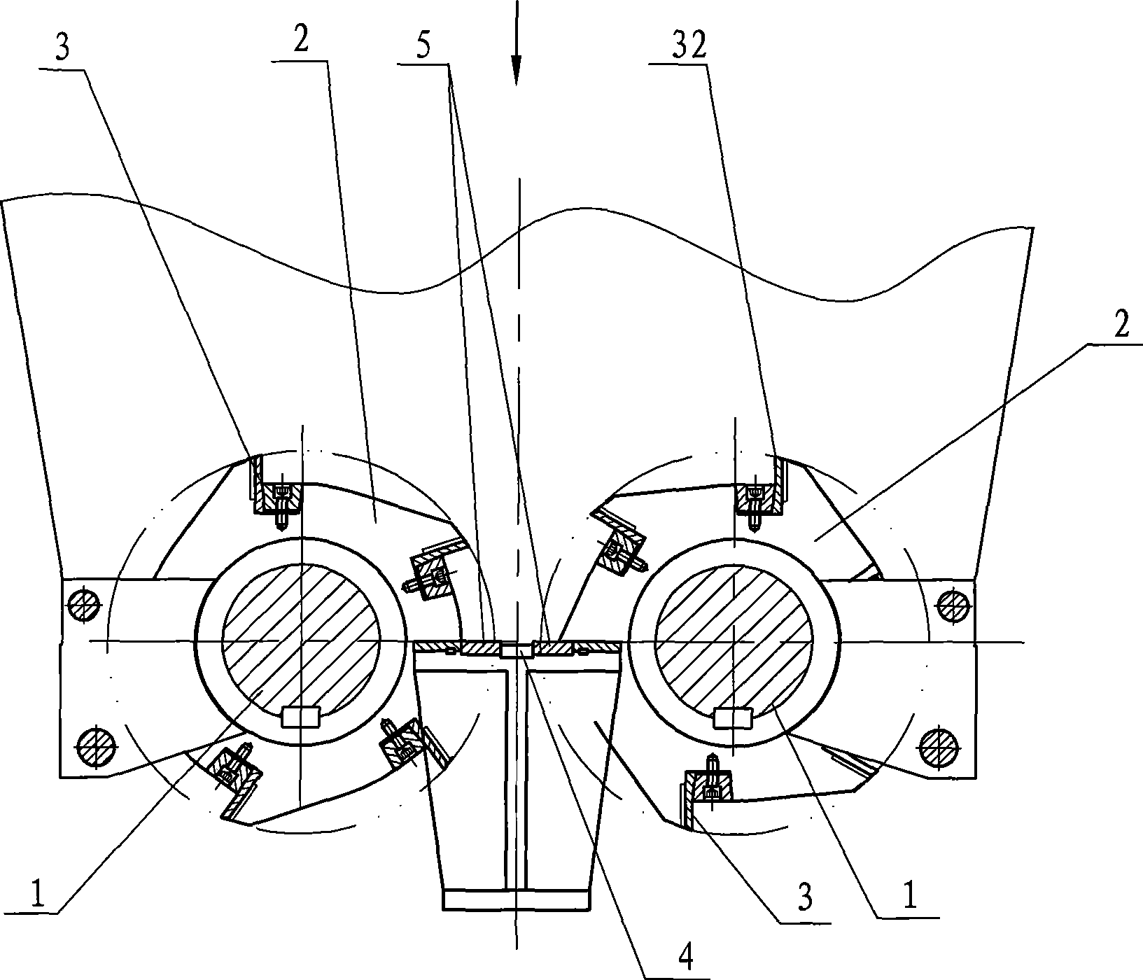 Straw crushing device with combined bed knife