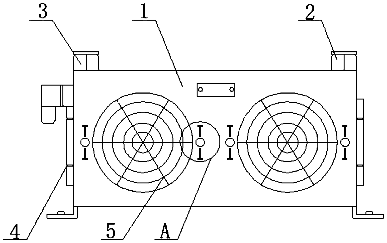 Adjustable cooling device for producing medical equipment plastic product