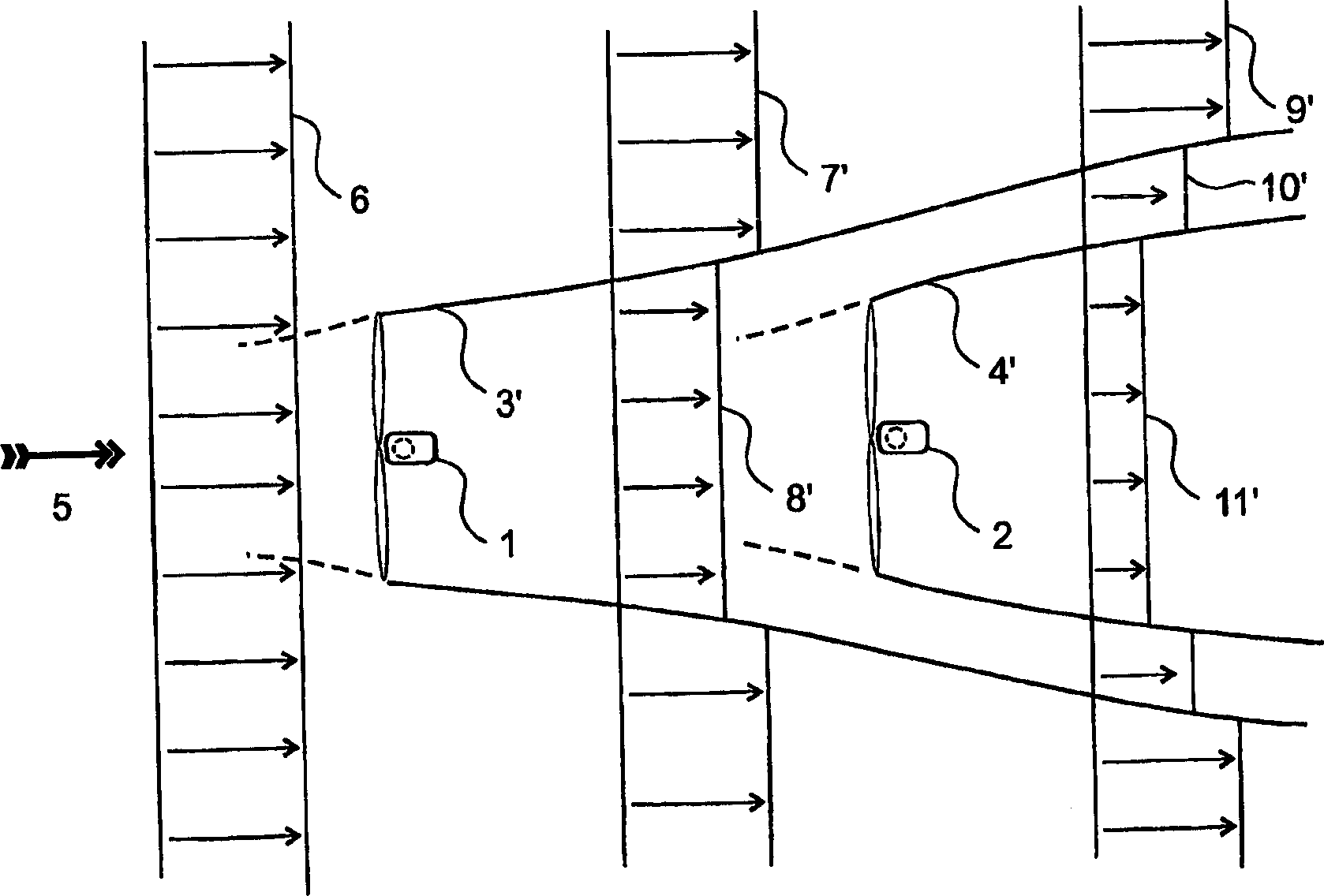 Method and installation for extracting energy from a flowing fluid