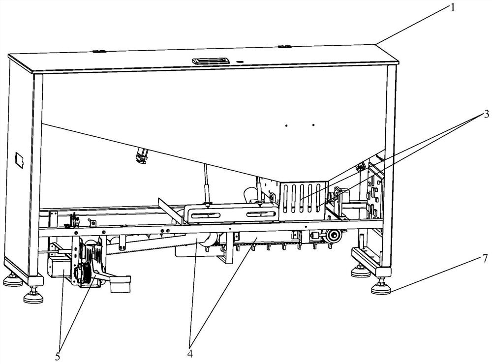 Ball pitching machine with conveying belt