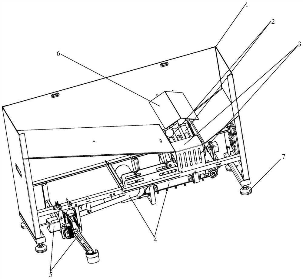 Ball pitching machine with conveying belt