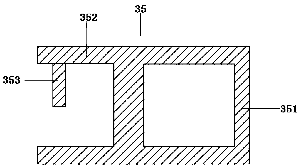 Shallow water sampling device and using method thereof