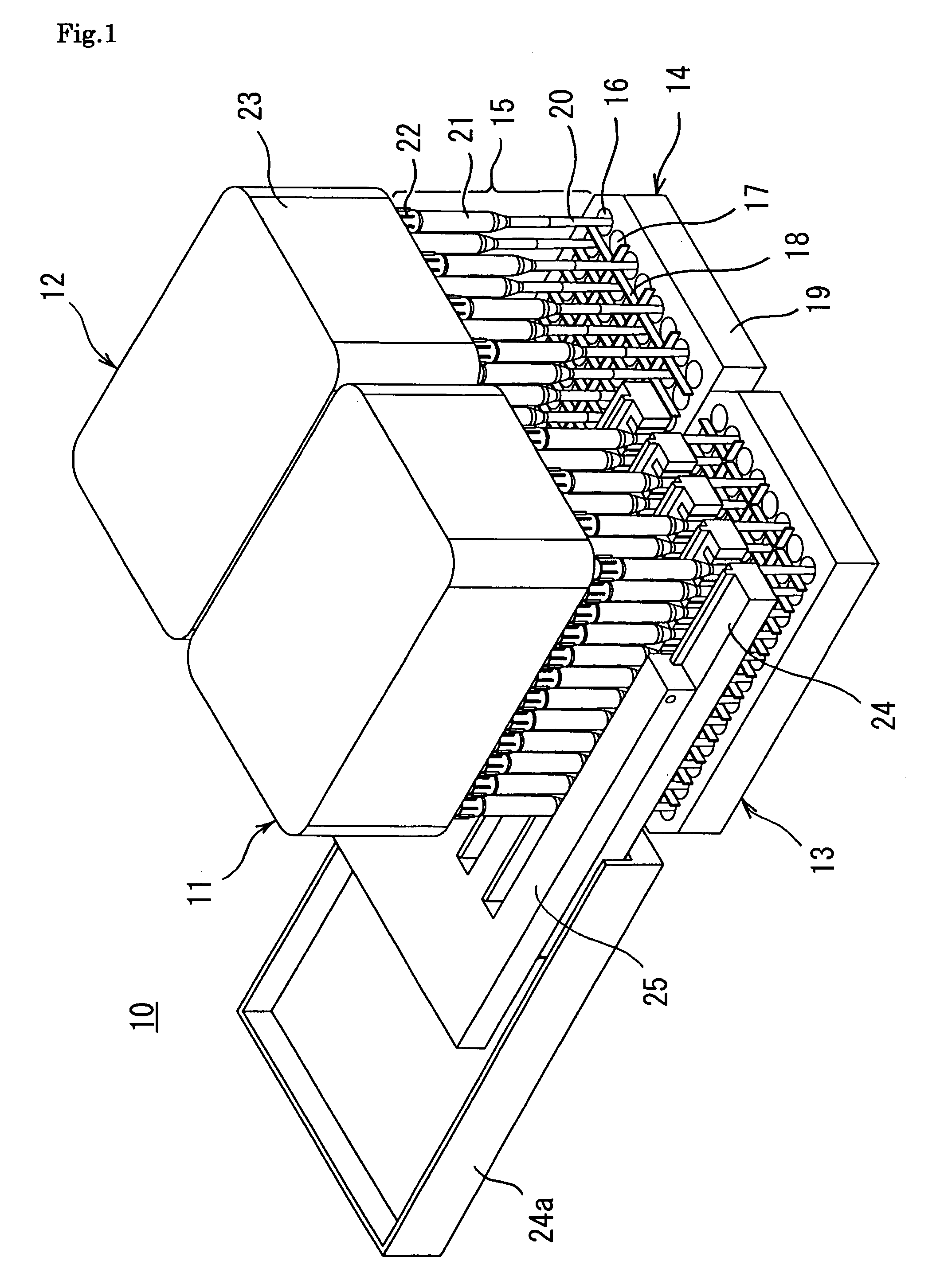 Micro plate treating device and micro plate treating method