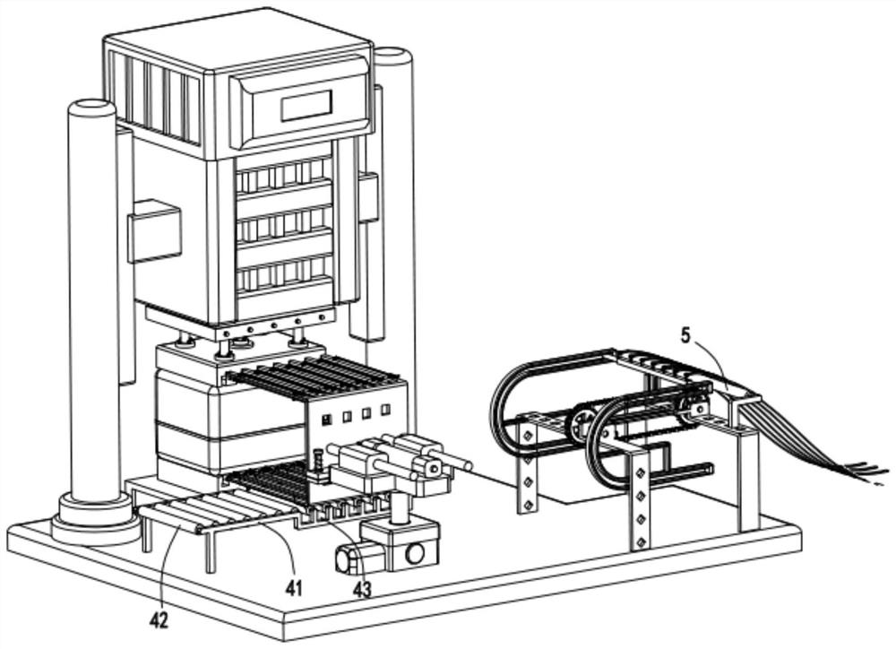 Automatic binding tape conveying device for short fiber packaging