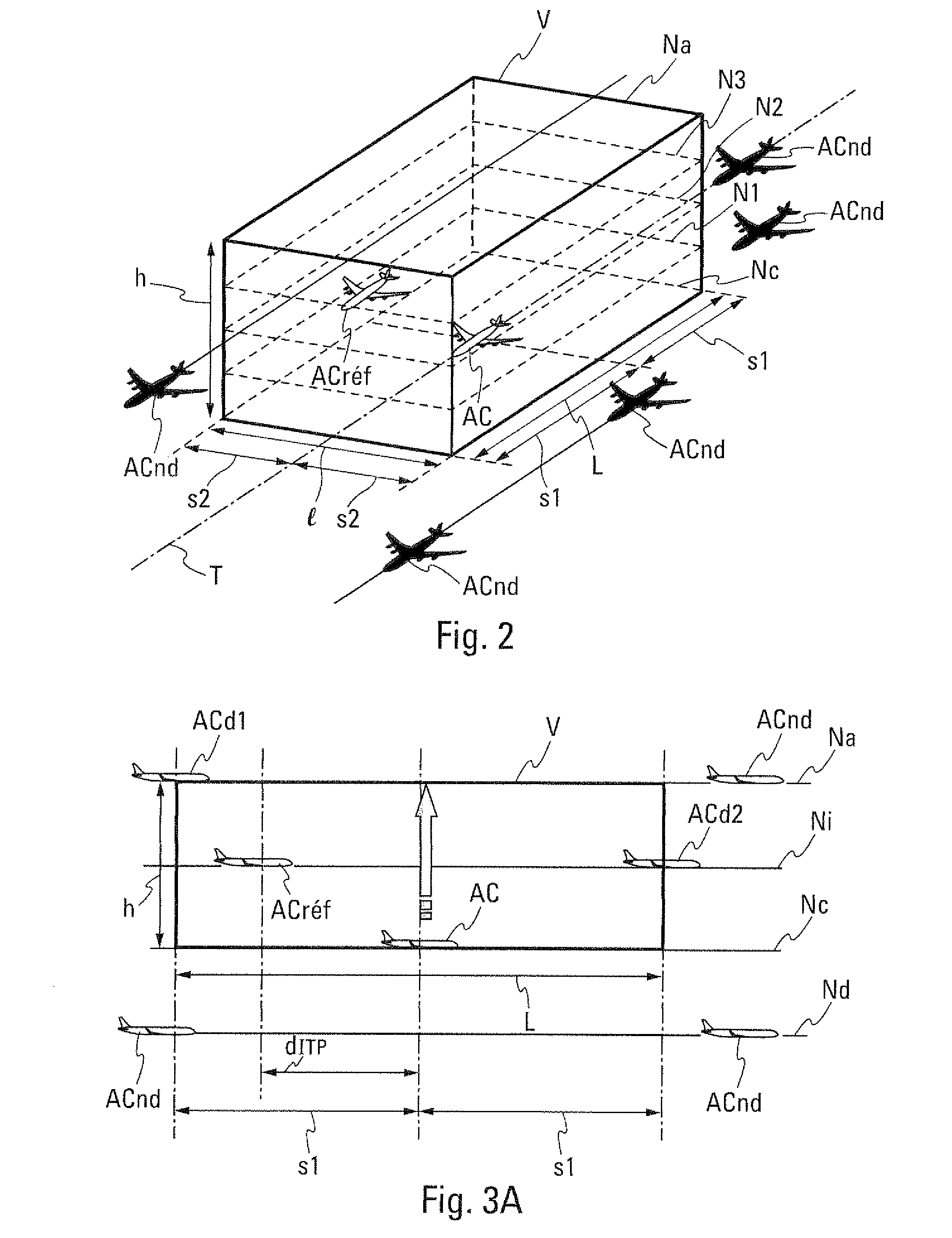 Method and device to help an aircraft to altitude change in case of reduced separations