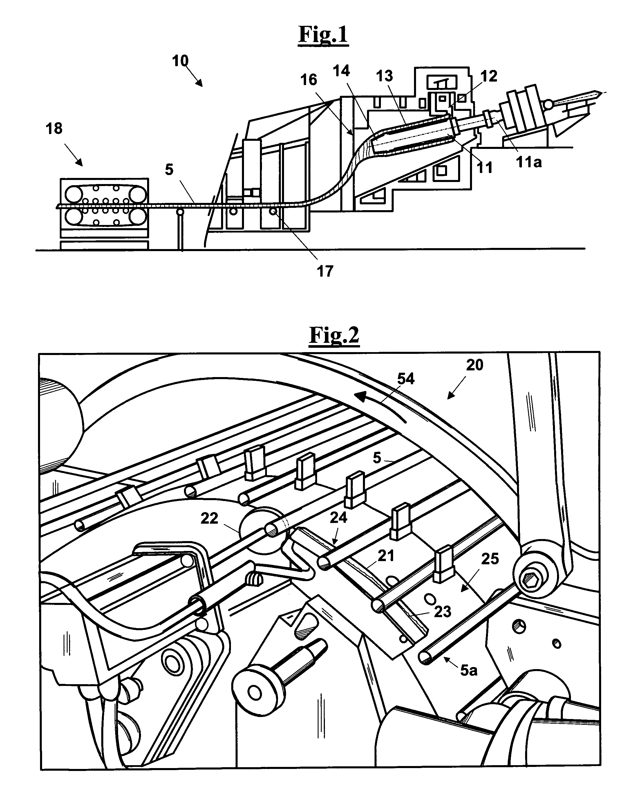Method and device for removing contaminating particles from containers