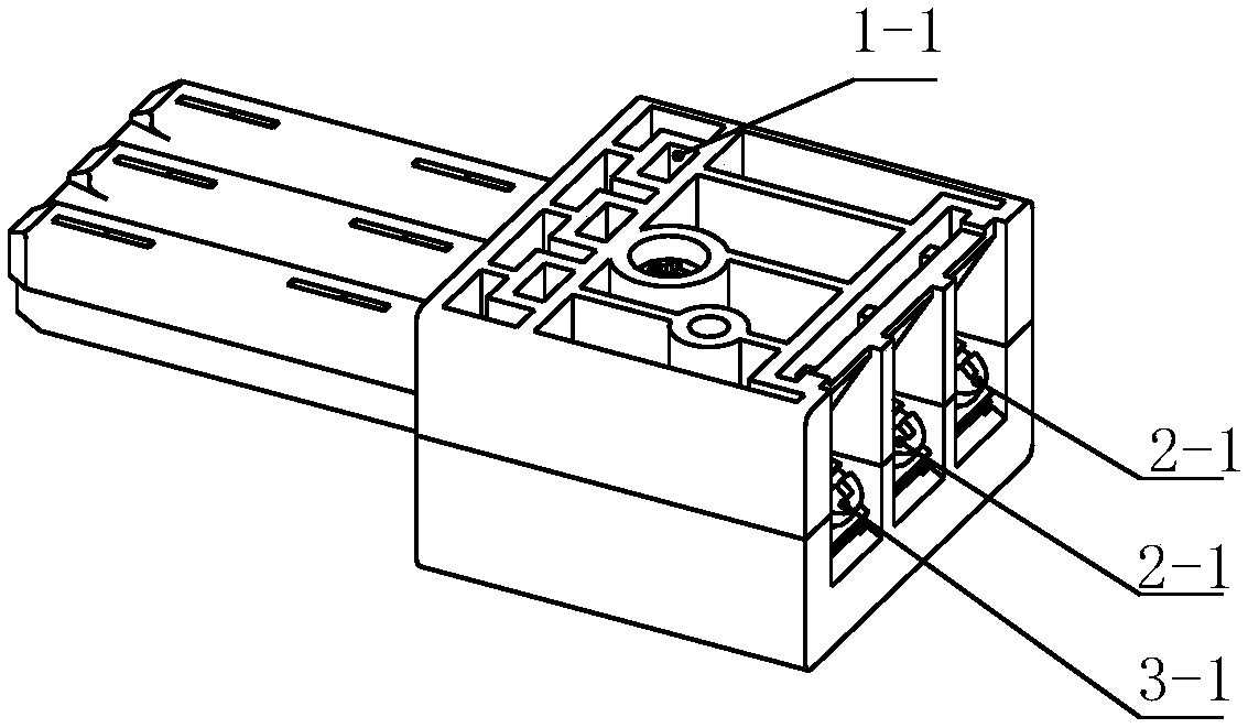 Intelligent low-voltage complete set of withdrawable switchgear and its signal dynamic and static plug-ins