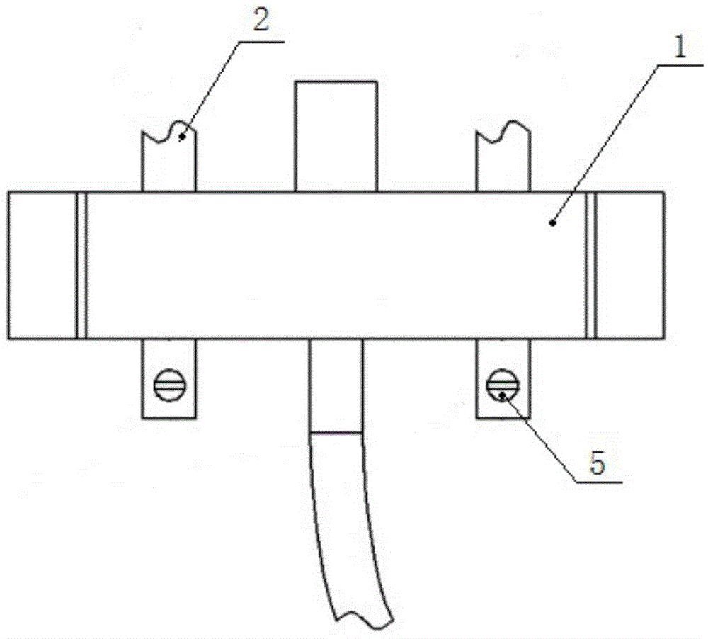 Water scale removing device for water mixing valve