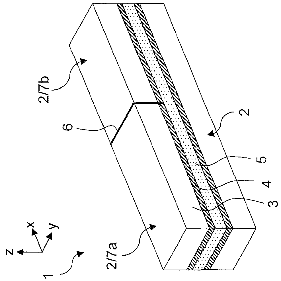 NMR spectrometer comprising a superconducting magnetic coil having windings composed of a superconductor structure having strip pieces chained together