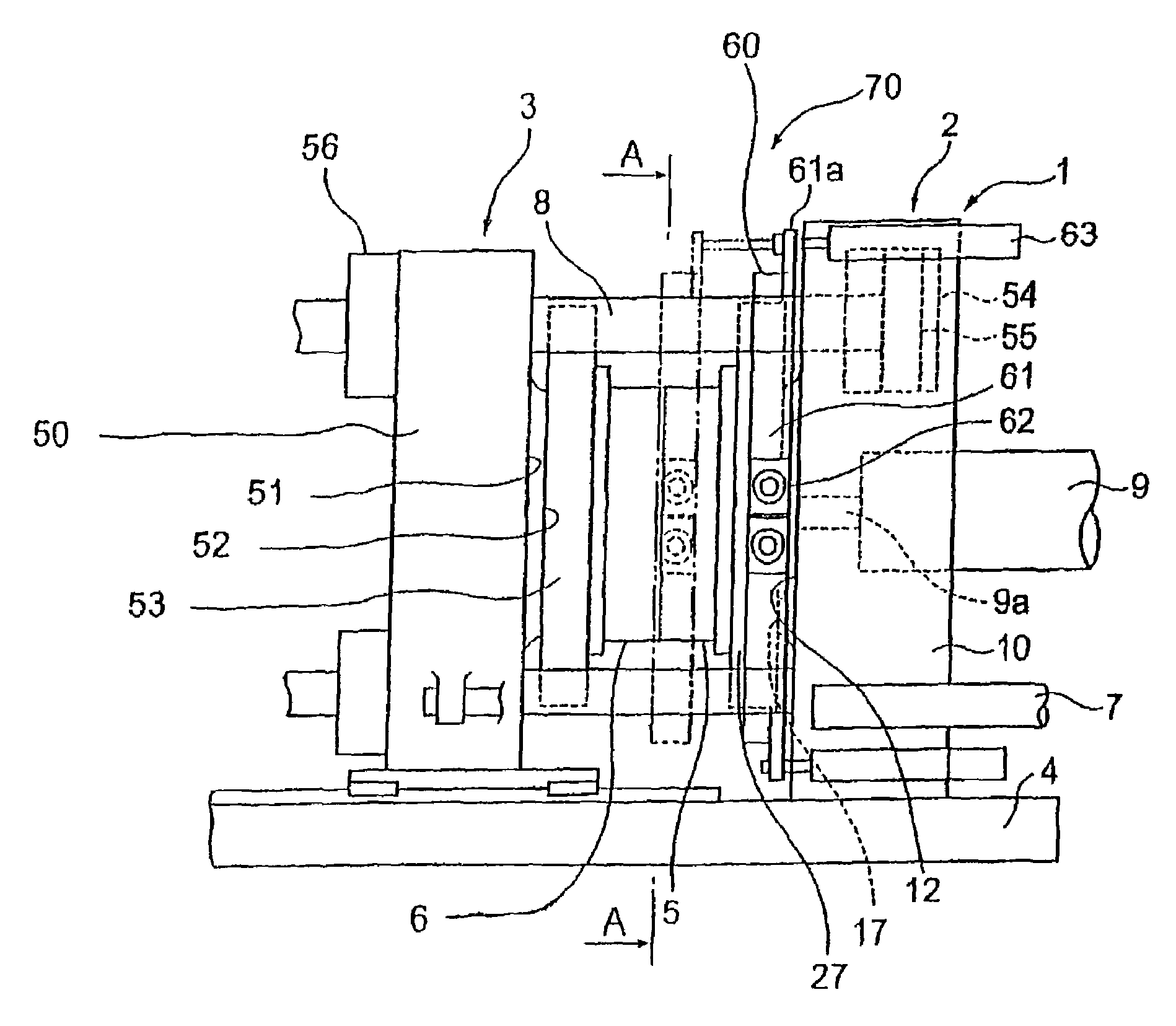 Mold clamping apparatus, injection molding machine and injection molding method