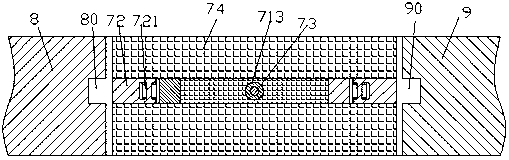 A stable covering device for covering movable gaps in carriages