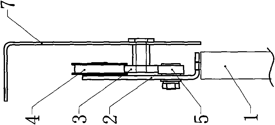 Elevator door hanging structure