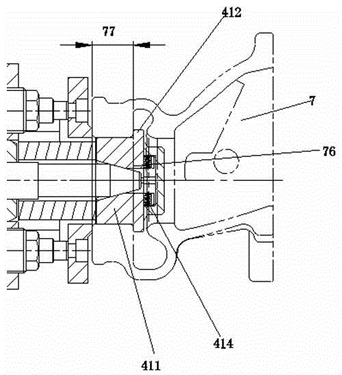 Internal swelling reverse hooking mechanism for turbocharging exhaust manifold and turbine casing