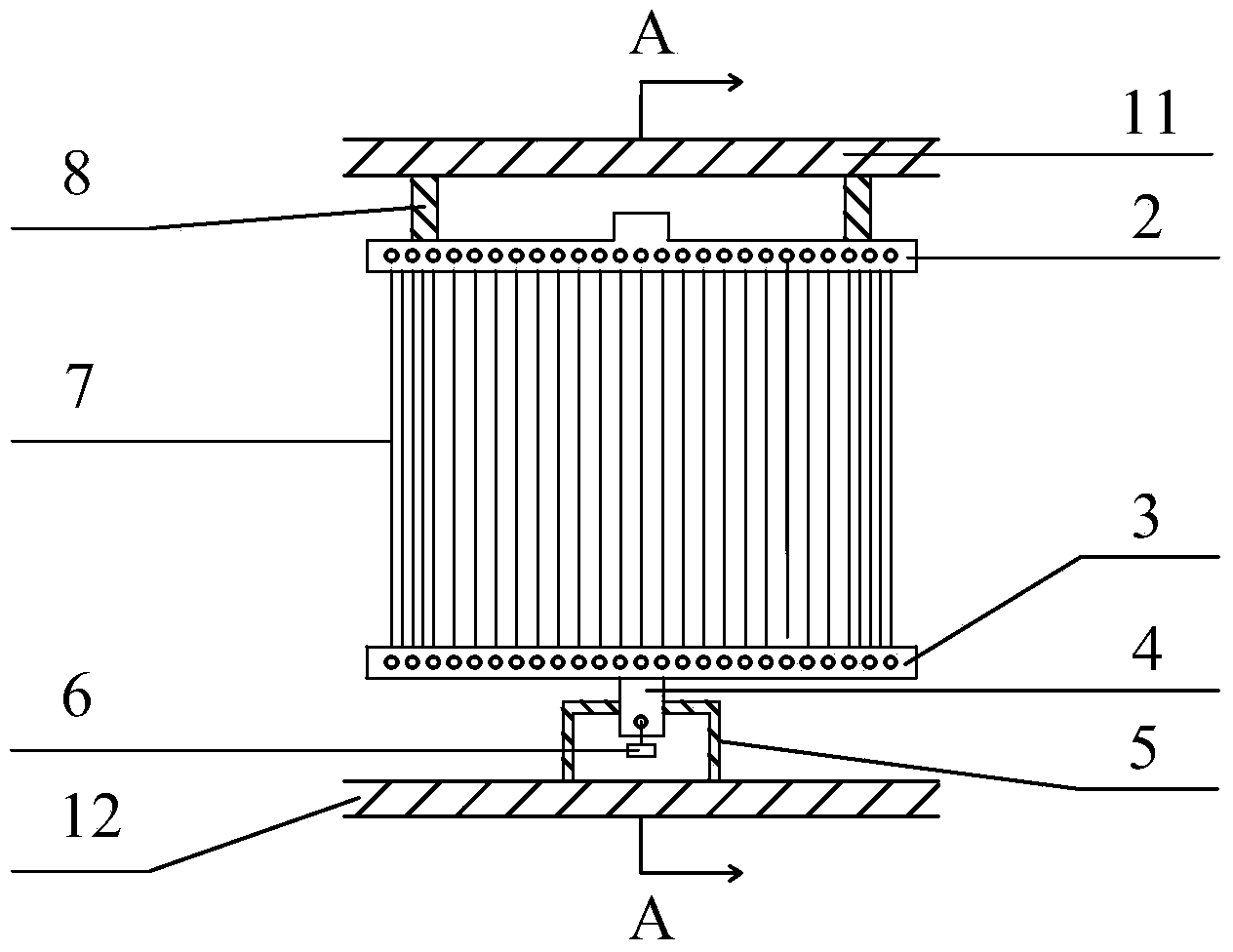 Vertical-layout single-array hot wire device for preparing diamond film
